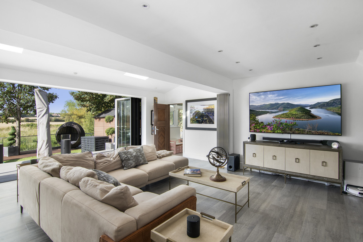 Ongar Road, abridge, RM4