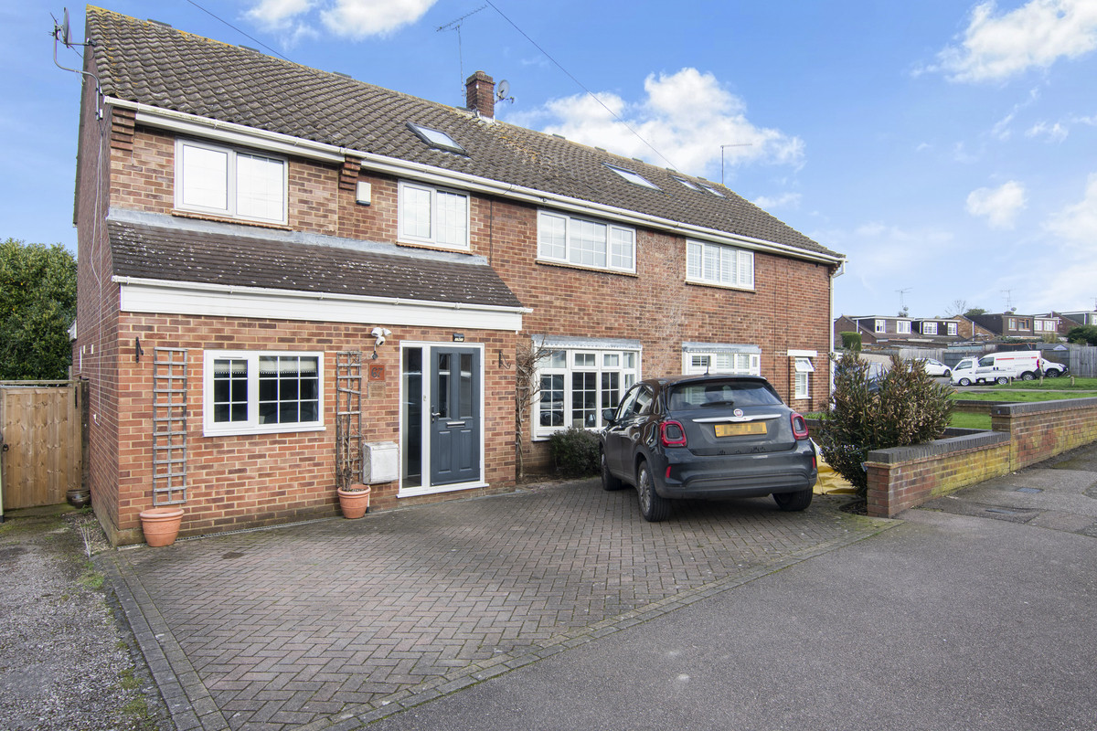 Alderwood Drive, Romford, RM4