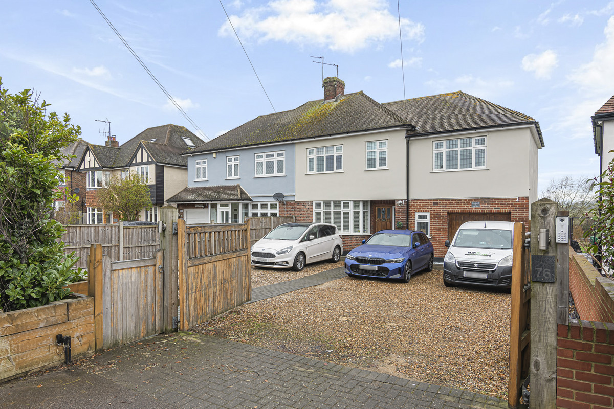 London Road, Abridge, RM4
