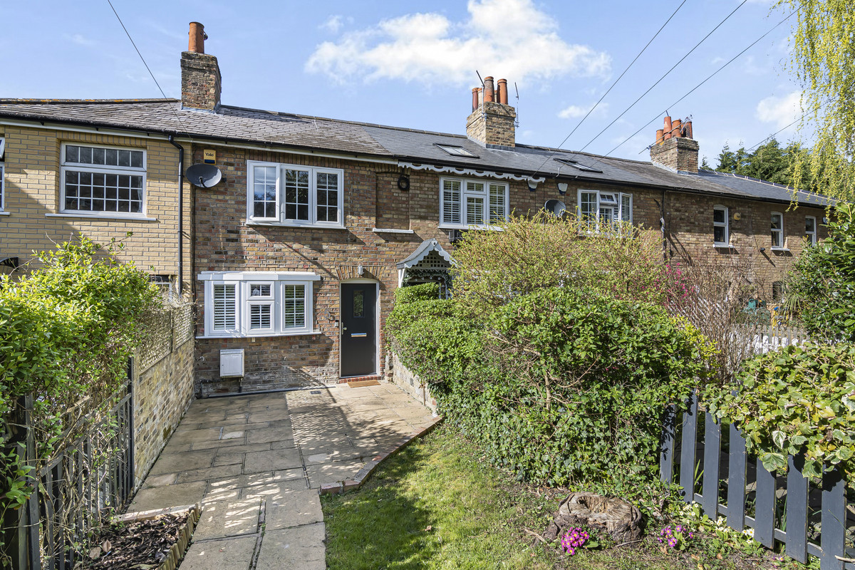 Lambourne Square, Romford, RM4