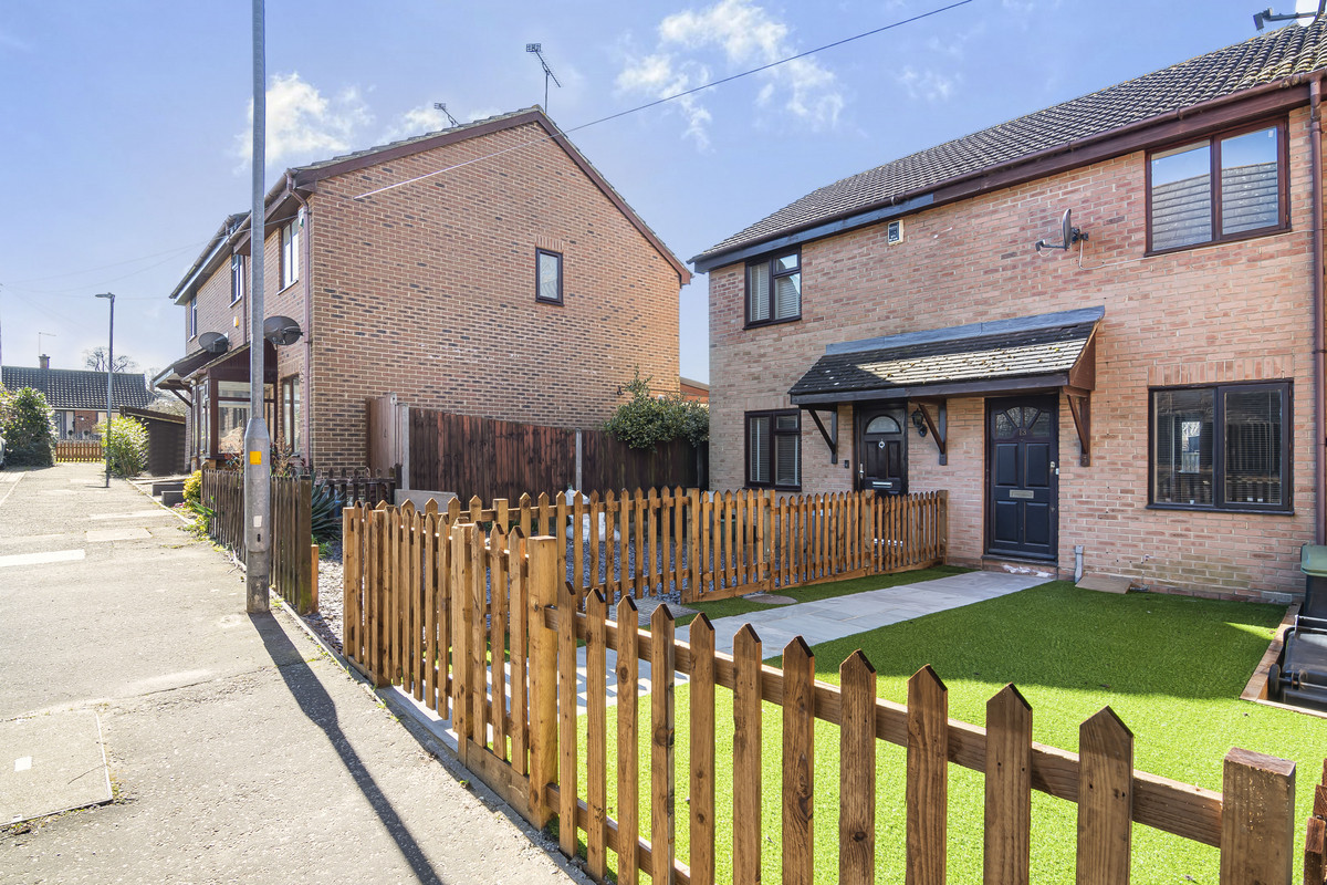 Alderwood Close, Abridge, RM4