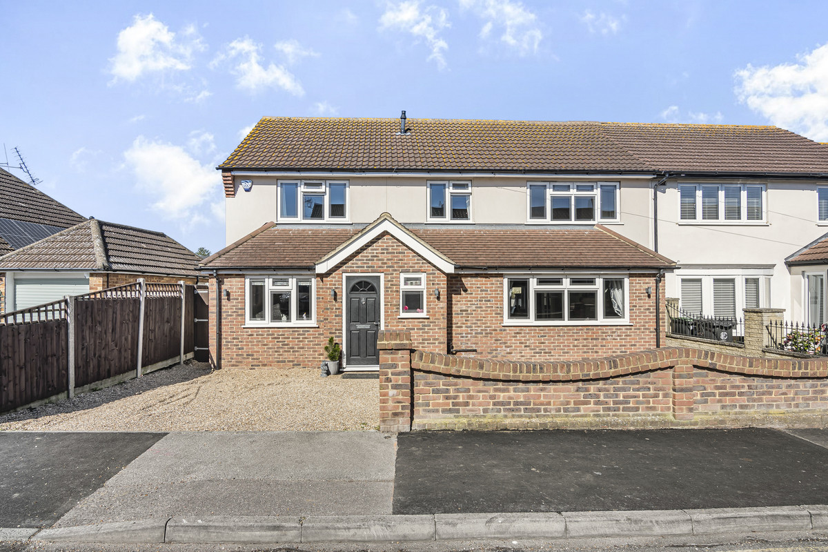 Alderwood Drive, Abridge, RM4