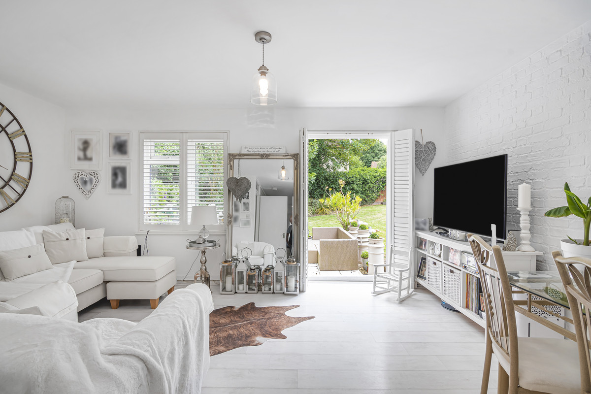Ongar Road, Abridge, RM4