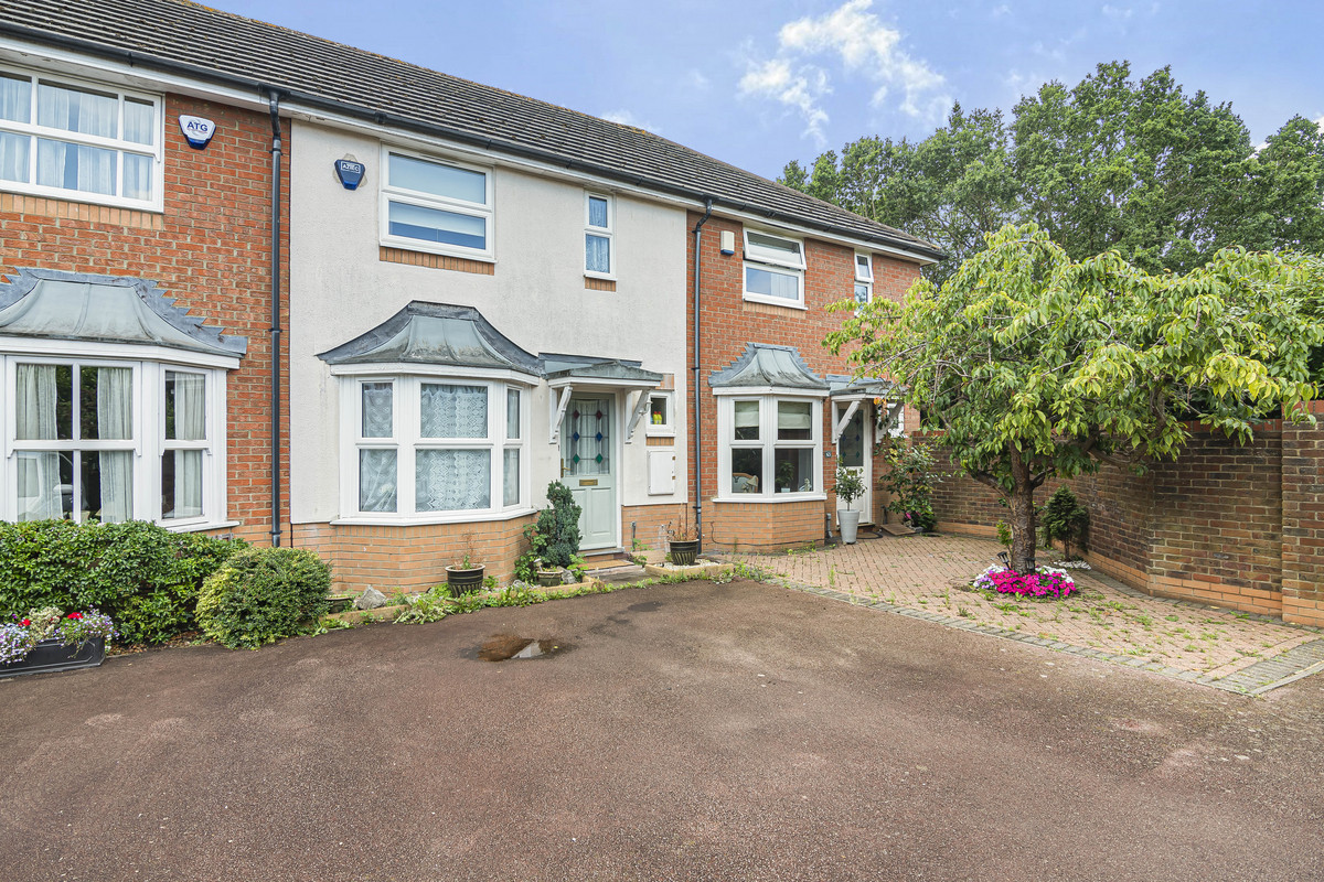 Roding Gardens, Loughton, IG10