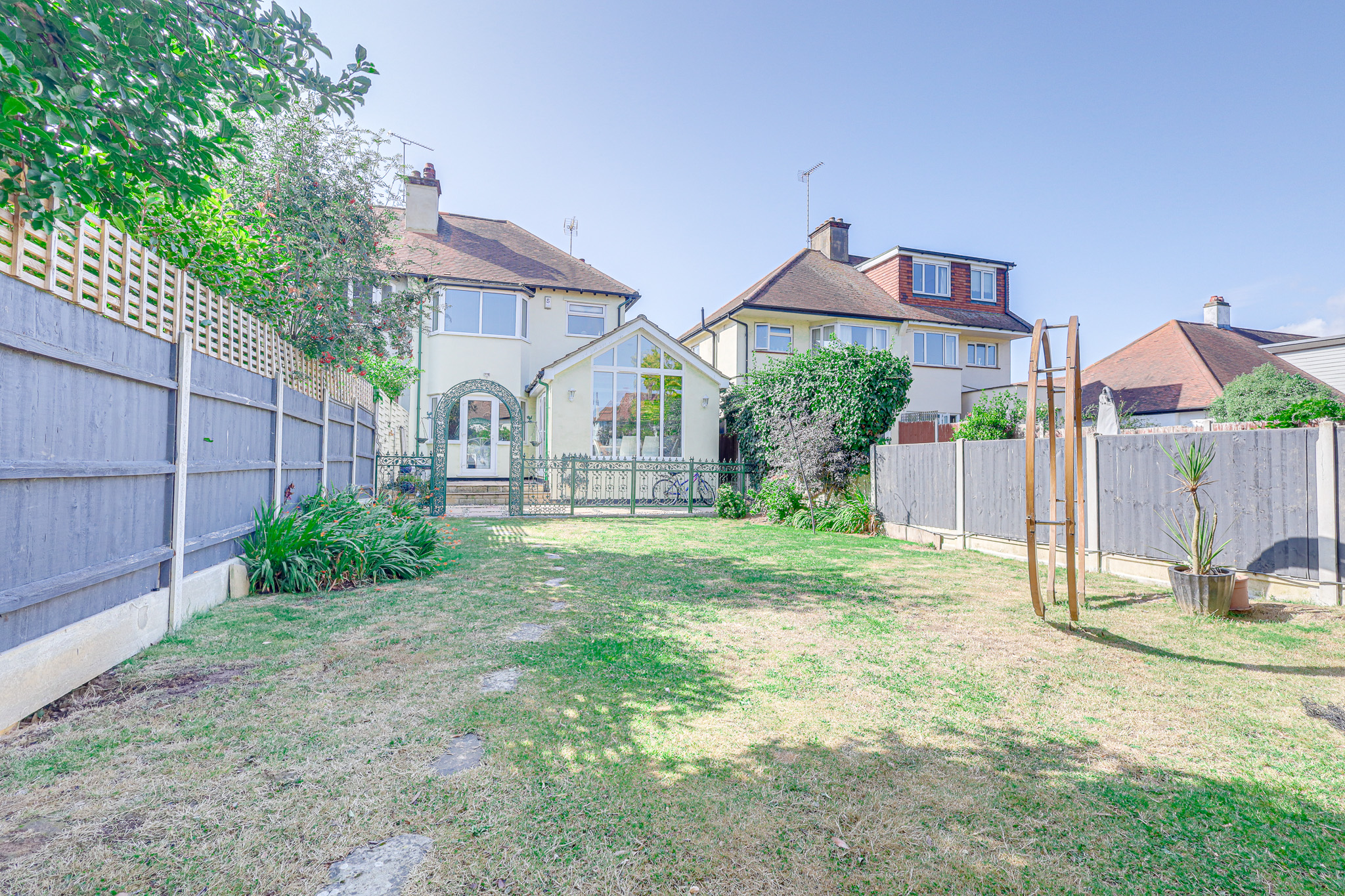 Midhurst Avenue