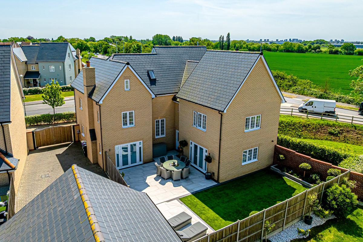 elizabeth-gardens-rochford-ss4