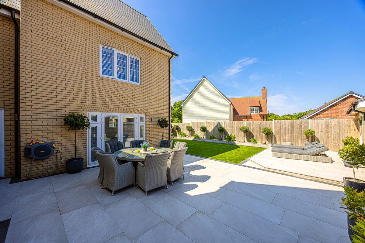 elizabeth-gardens-rochford-ss4