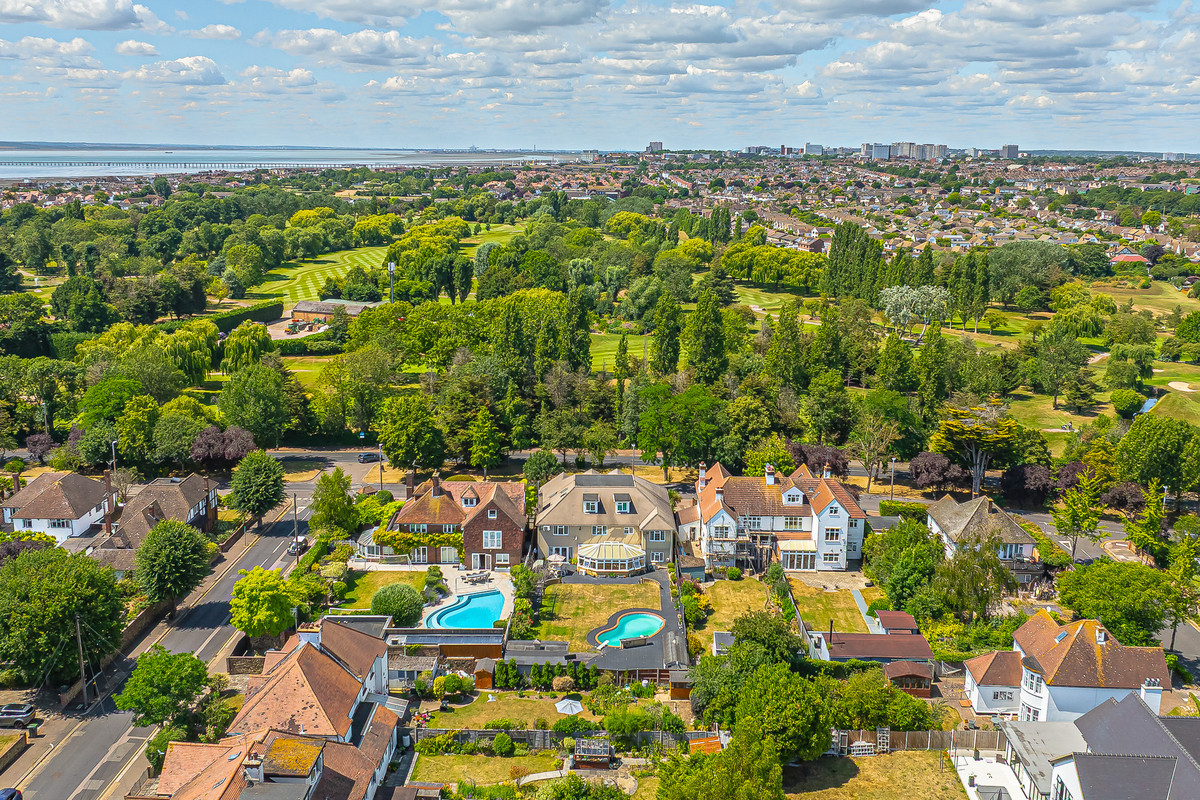 thorpe-hall-avenue-southend-on-sea-ss1