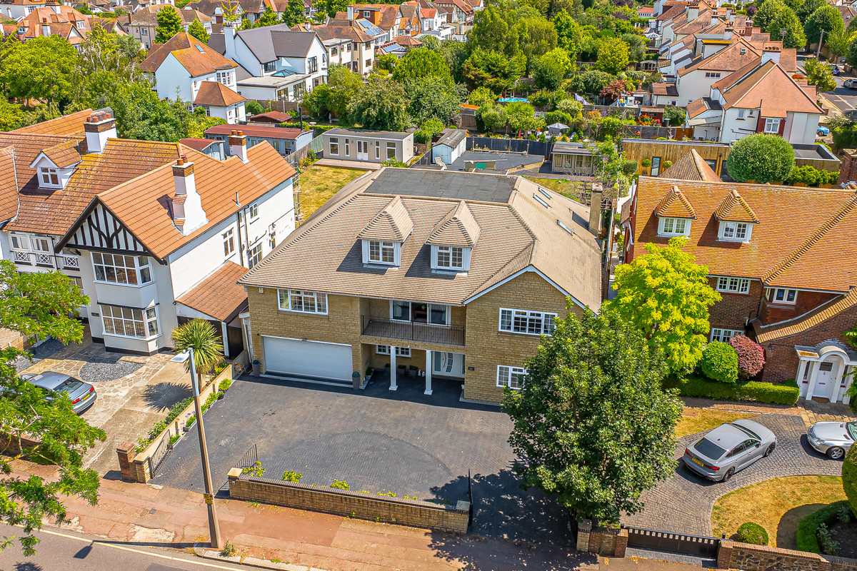 thorpe-hall-avenue-southend-on-sea-ss1