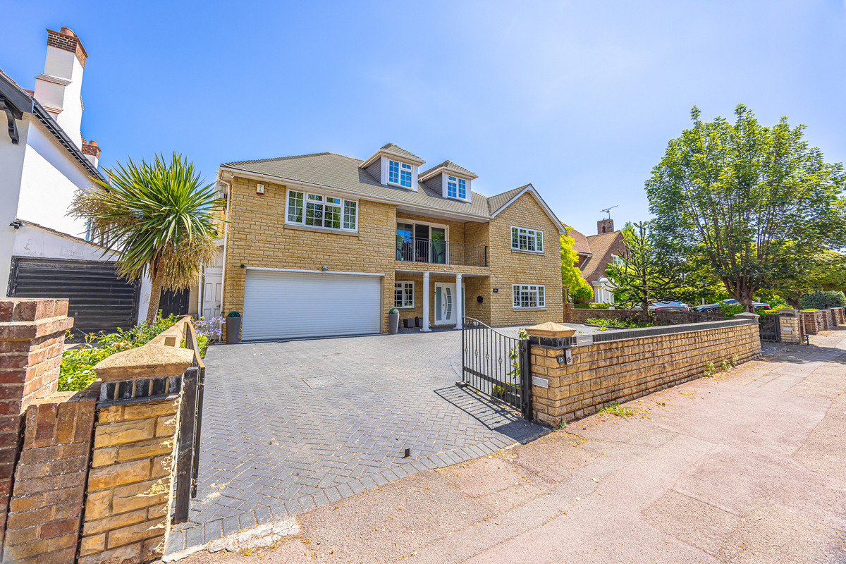 thorpe-hall-avenue-southend-on-sea-ss1