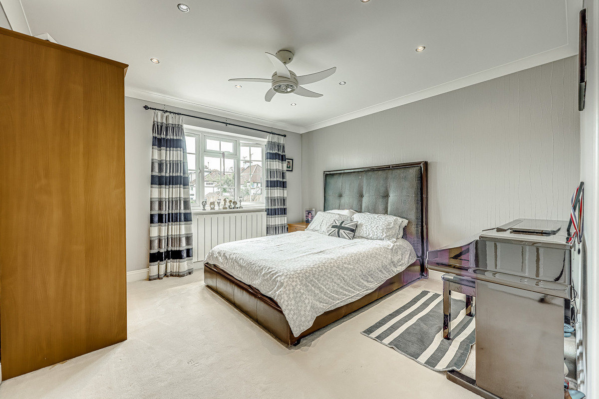 thorpe-hall-avenue-southend-on-sea-ss1