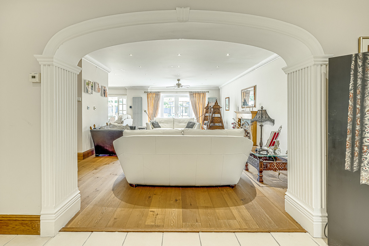 thorpe-hall-avenue-southend-on-sea-ss1