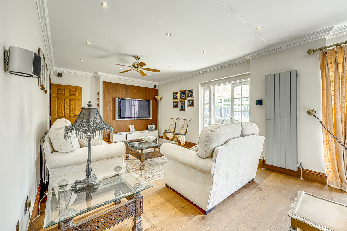 thorpe-hall-avenue-southend-on-sea-ss1