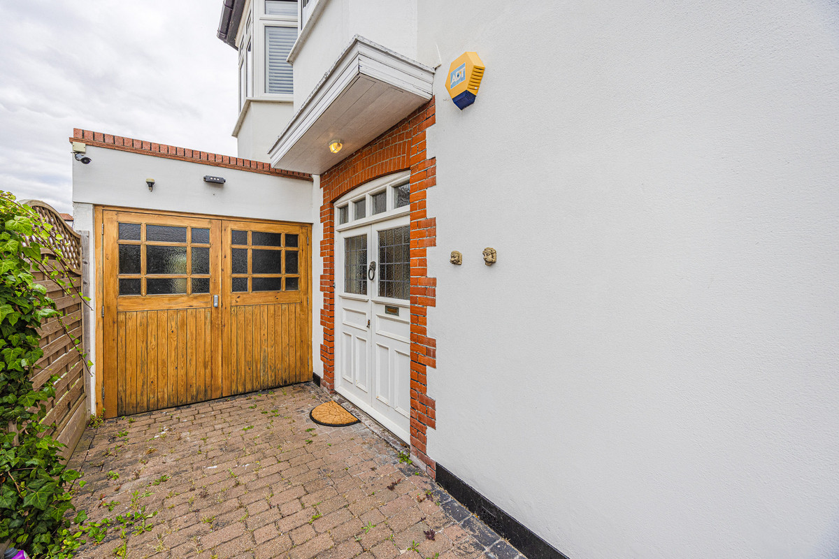chalkwell-esplanade-westcliff-on-sea-ss0-3