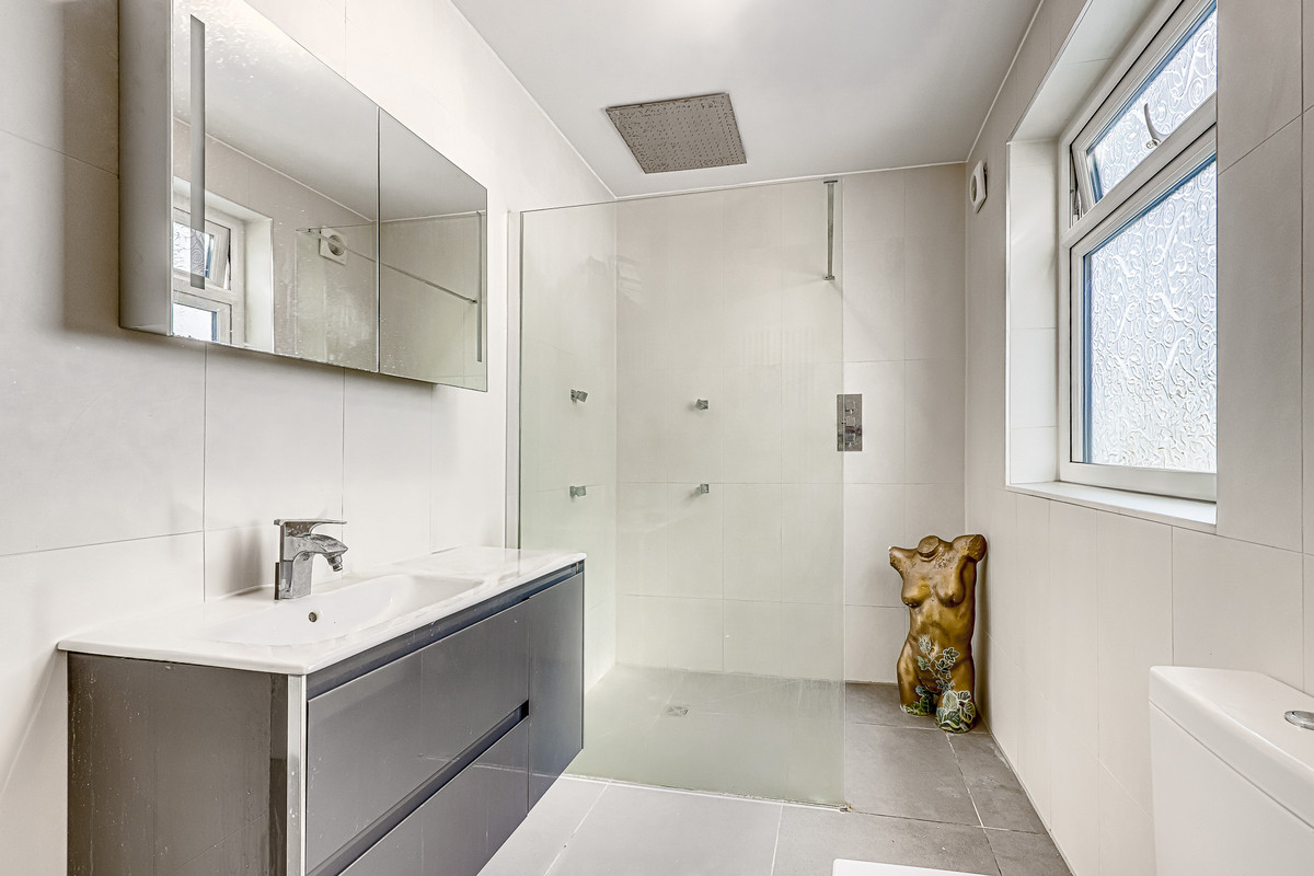 chalkwell-esplanade-westcliff-on-sea-ss0-3