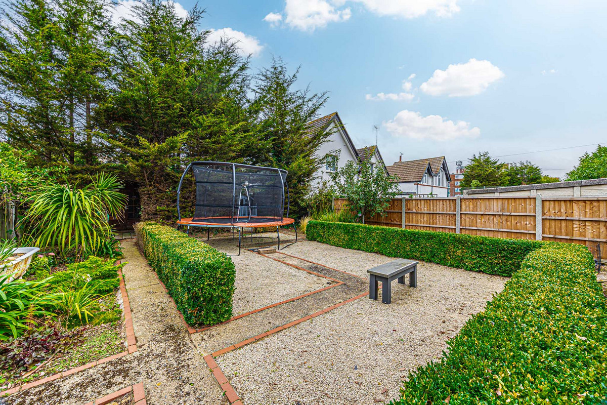 imperial-avenue-westcliff-on-sea-ss0-1