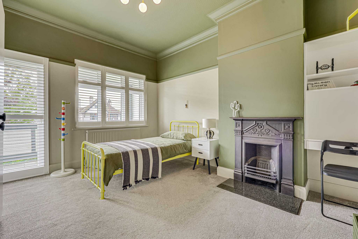 imperial-avenue-westcliff-on-sea-ss0-1