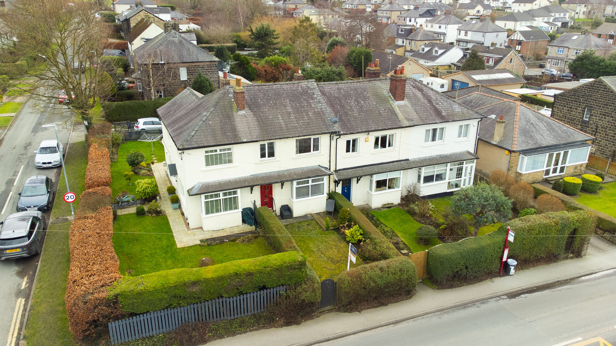 Harrogate Road, Leeds, LS19