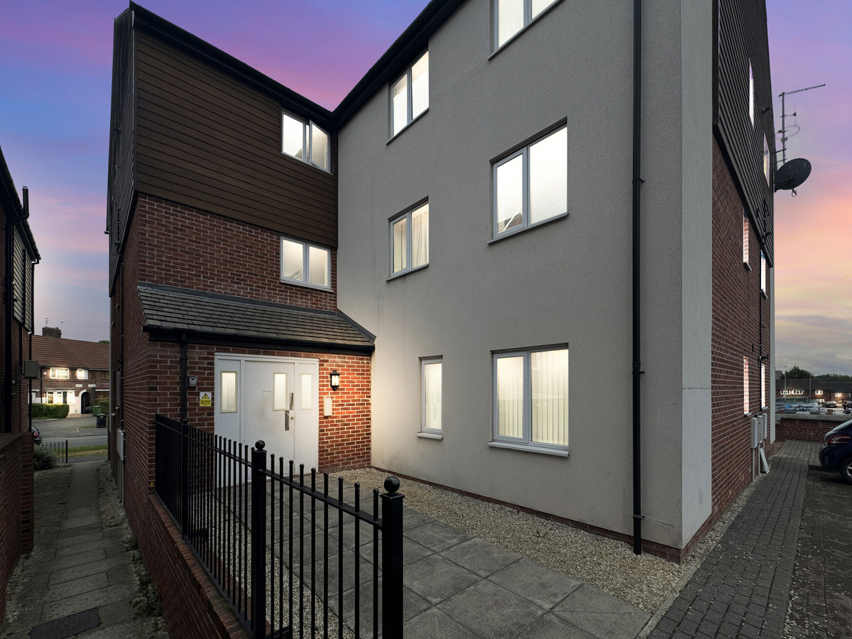 Oaklands Court, Leeds, LS8