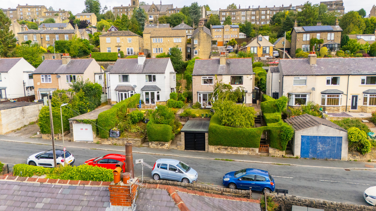 Sunnybank Crescent, Halifax, HX4