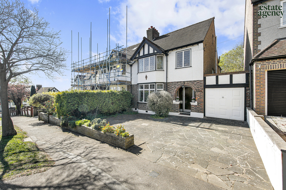 Woodberry Way, North Chingford, E4