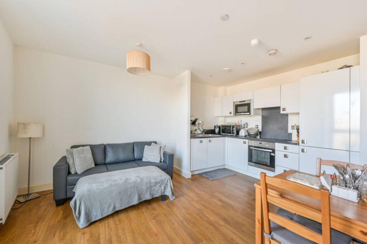 Connaught Heights, Pontoon Dock, E16