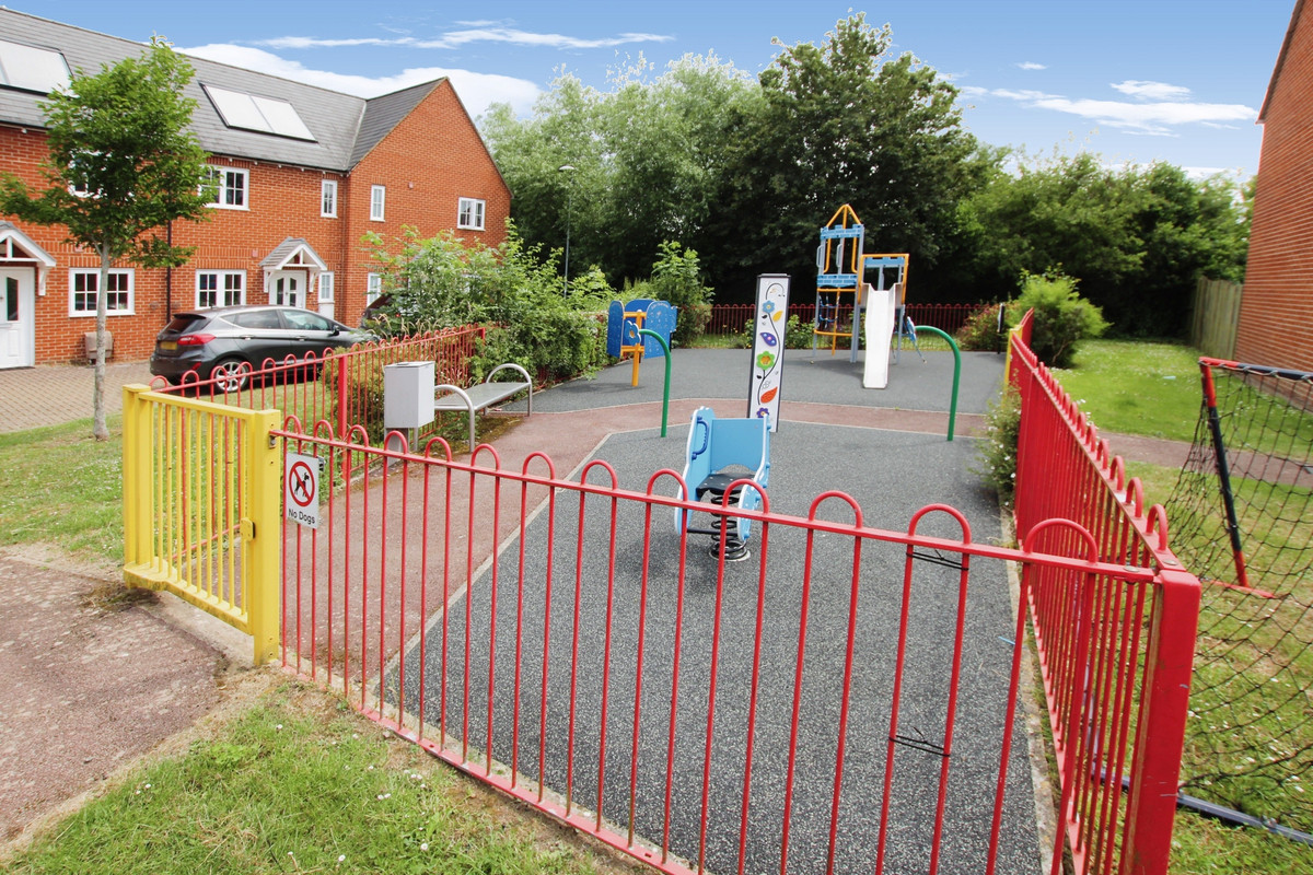 Bramley Close, Kidlington Thomas Merrifield
