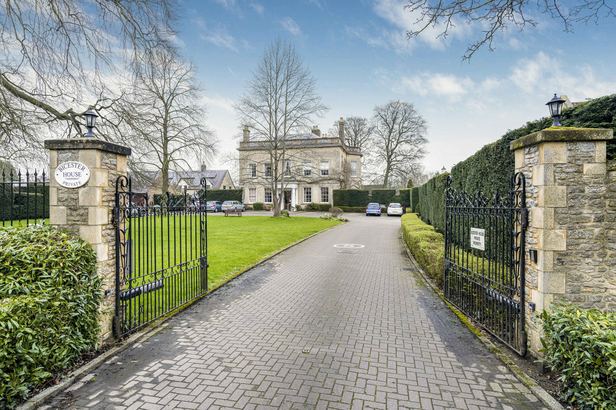 Kings End, Bicester Thomas Merrifield