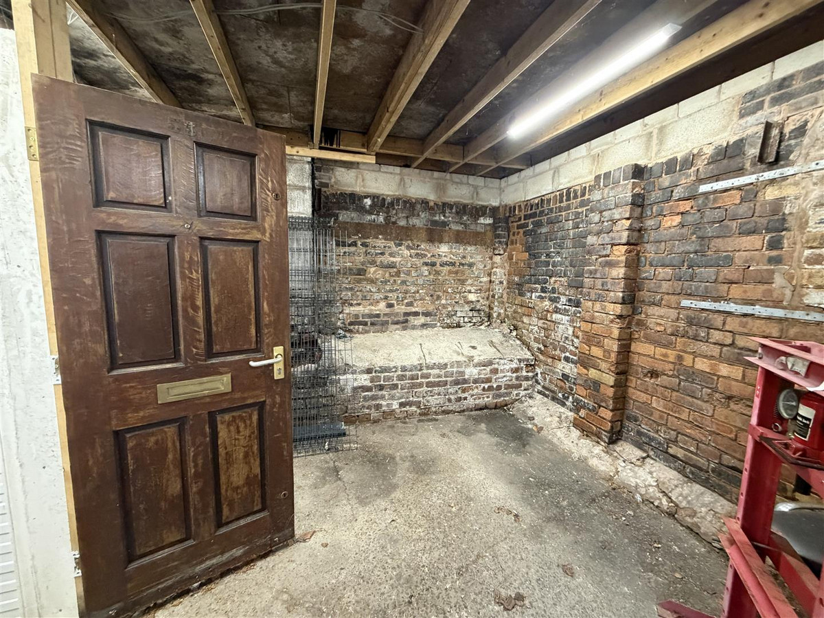 Ford Green Road, Stoke-on-Trent ST6 1NT